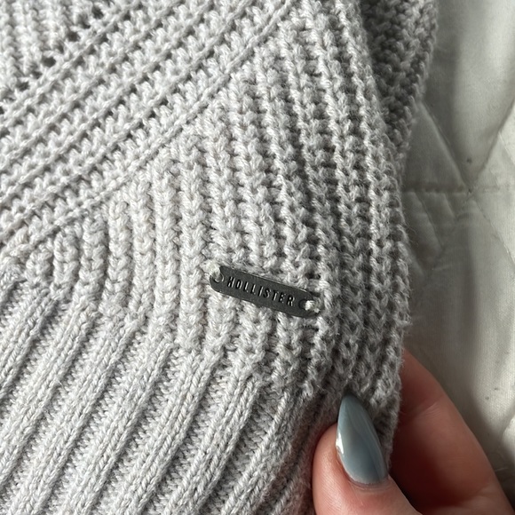 Hollister Off- White Sweater - Picture 2 of 4